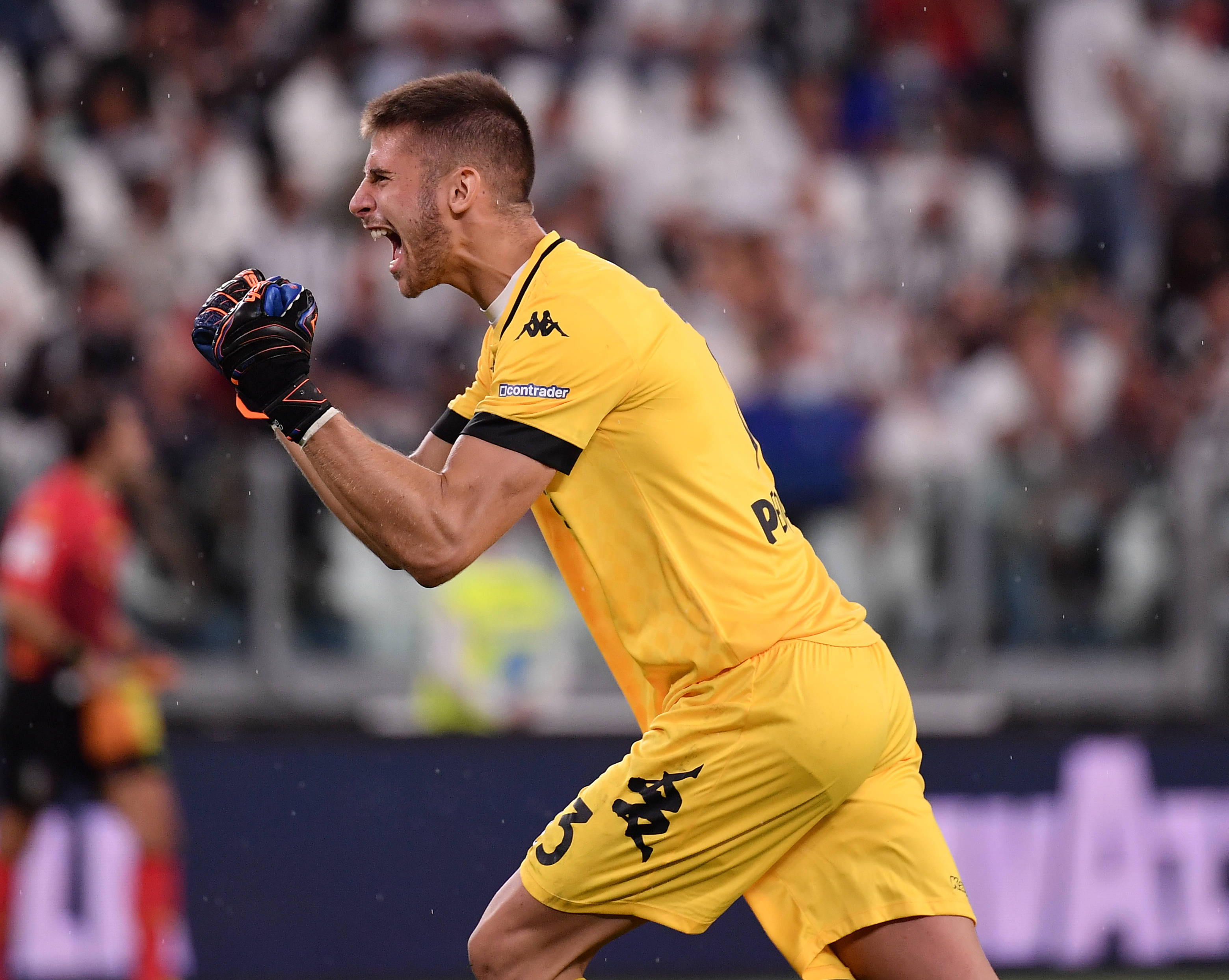 他完成了许 他完成了许