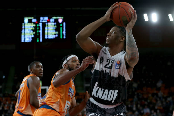 他球员的配 他球员的配